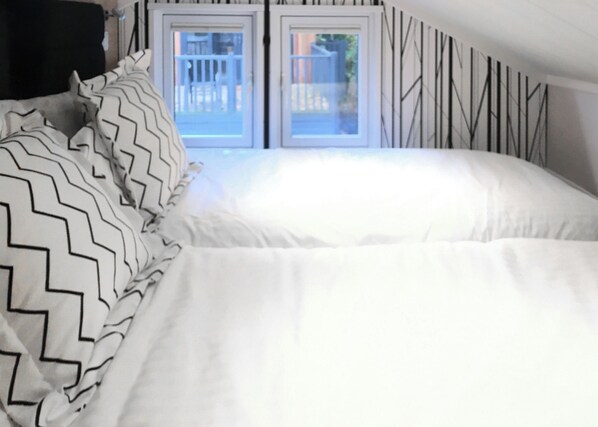 1 bedroom - Riverside Family Pod HT (Snowdonia)