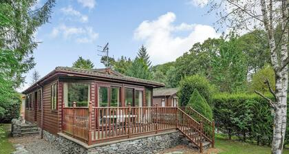 Comfortable lodge with one double with en suite shower and one twin.