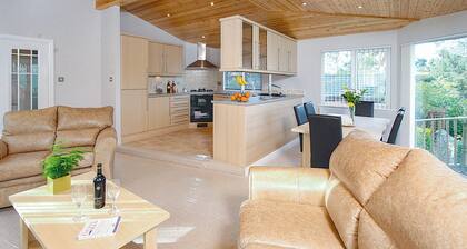 Comfortable lodge with one double with en suite shower and one twin.