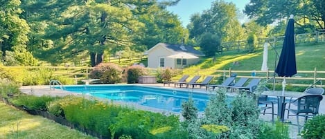 حمّام سباحة مُدفَّأ