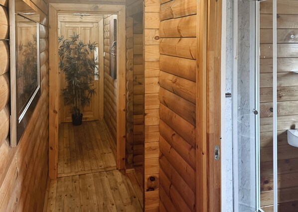 Interior - Comfortable lodge that sleeps four people, ideal for families. (Market Bosworth, near Nuneaton)