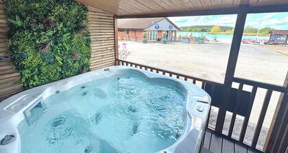 Comfortable lodge that sleeps four people, ideal for families.