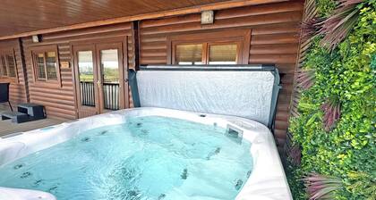Comfortable lodge that sleeps four people, ideal for families.