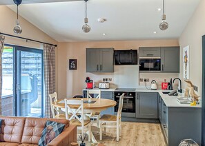 Kühlschrank, Ofen, Herdplatte, Geschirrspüler