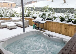 Outdoor spa tub - A magnificent bespoke lodge perfect for a family escape with pets. (Gledrid, Chirk)