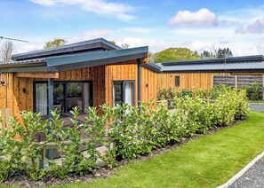 Exterior - A magnificent bespoke lodge perfect for a family escape with pets. (Gledrid, Chirk)