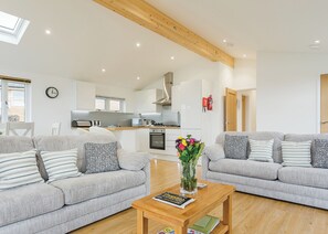 TV - New in 2017. Spacious and luxurious lodge. (Carnmenellis, Nr Falmouth)