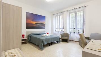 Rom | Allergitestet sengetøy, minibar, safe på rommet og individuelt innredet