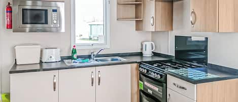 Geladeira, fogão, cooktop, torradeira