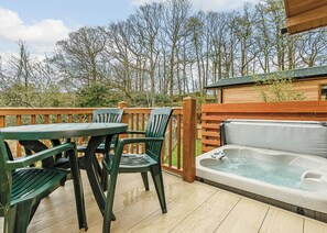 Outdoor dining - Modern and contemporary 14ft-wide lodge style holiday home. (Water Yeat, Nr Coniston)
