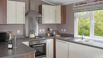 Fridge, oven, stovetop, toaster