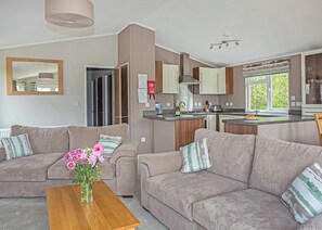 Living area - Little Red Heart Lake View (Wattleborough, Nr Shrewsbury)