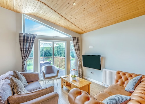 3 bedroom accommodation in Ellesmere