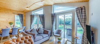 3 bedroom accommodation in Ellesmere