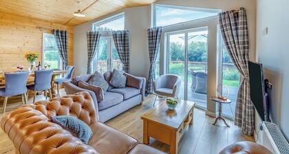 3 bedroom accommodation in Ellesmere