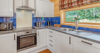 3 bedroom accommodation in Ellesmere