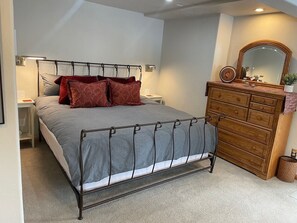 2 bedrooms, iron/ironing board, WiFi, bed sheets - Steps to the lift. All the comforts of home. Amazing views from both floors! (Durango)