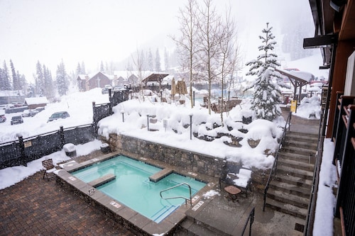 Steps to the lift. All the comforts of home. Amazing views from both floors!