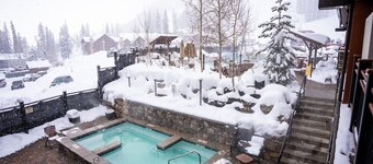 Steps to the lift. All the comforts of home. Amazing views from both floors!