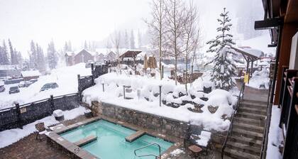 Steps to the lift. All the comforts of home. Amazing views from both floors!