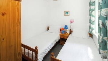 2 bedrooms, bed sheets