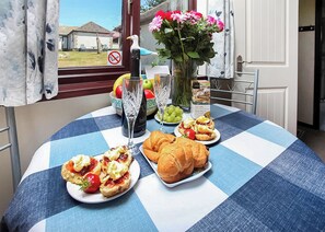 Dining - 2 bedroom accommodation in Penzance (Penzance)