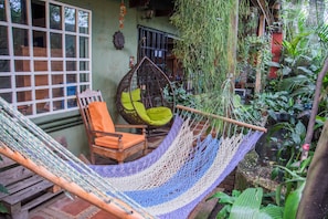 32-inch TV with cable channels - Gardens House, Airport Juan Santamaría, Alajuela, San Jose (Alajuela)