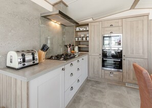 Geladeira, fogão, cooktop, lava-louças