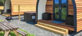 Lodge with one double and one twin.