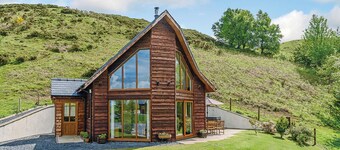 Gorgeous open plan two storey lodge.