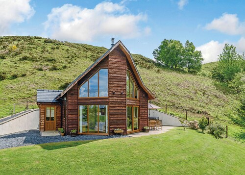 Gorgeous open plan two storey lodge.