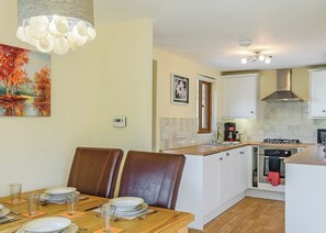 Unclassified image, 5 of 15, button - Gorgeous open plan two storey lodge. (Little London, Nr Llandinam)