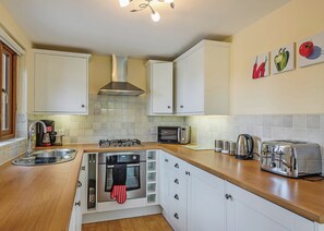 Fridge, oven, stovetop, dishwasher