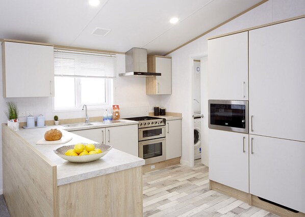 Fridge, oven, stovetop, toaster