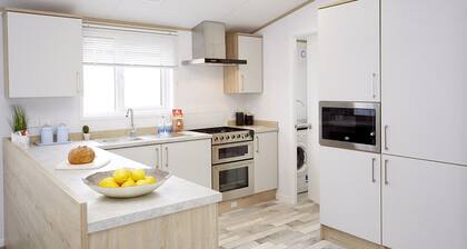 Atlas Wisteria Lodge