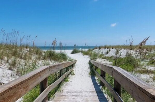 Una spiaggia nelle vicinanze