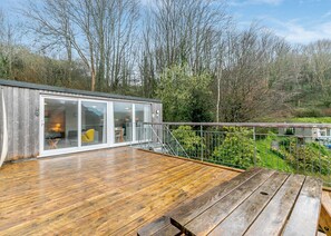 Terrace/patio - Sea Retreat is one of a kind here at Millendreath Beach Resort. (Millendreath, Looe)