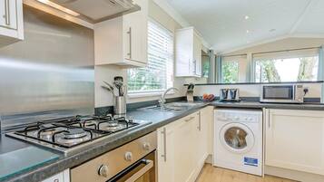 Fridge, oven, stovetop, toaster