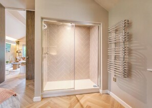 Bathroom - 1 bedroom accommodation in South Duffield, Nr York (South Duffield, Nr York)