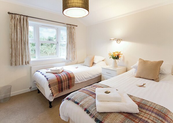 2 bedrooms, free WiFi - 2 bedroom accommodation in Carnmenellis, Nr Falmouth (Carnmenellis, Nr Falmouth)