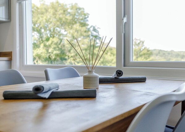 Dining - 2 bedroom accommodation in South Molton, nr Barnstaple (South Molton, nr Barnstaple)