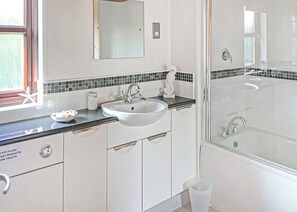 Bathroom - 2 bedroom accommodation in Easingwold (Easingwold)