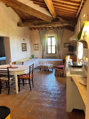 5 bedrooms, desk, free WiFi