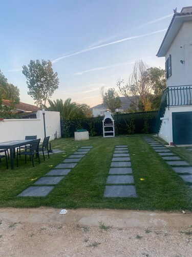 Detached semi-detached cottage 500 meters from the sea