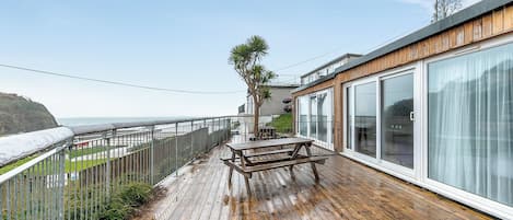 تناول الطعام بالخارج