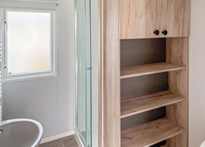 Bathroom - 2 bedroom accommodation in Cresswell beach (Cresswell beach)