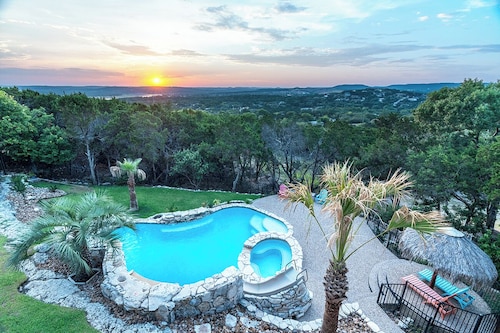 NEW - Modern Lake House~Private Pool/Spa~Lake Views