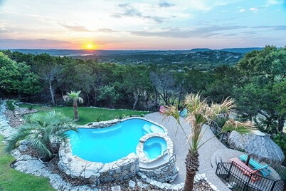 NEW - Modern Lake House~Private Pool/Spa~Lake Views