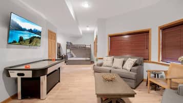 智能电视、壁炉