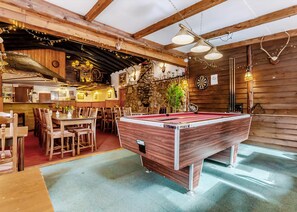 Bar (in der Unterkunft)